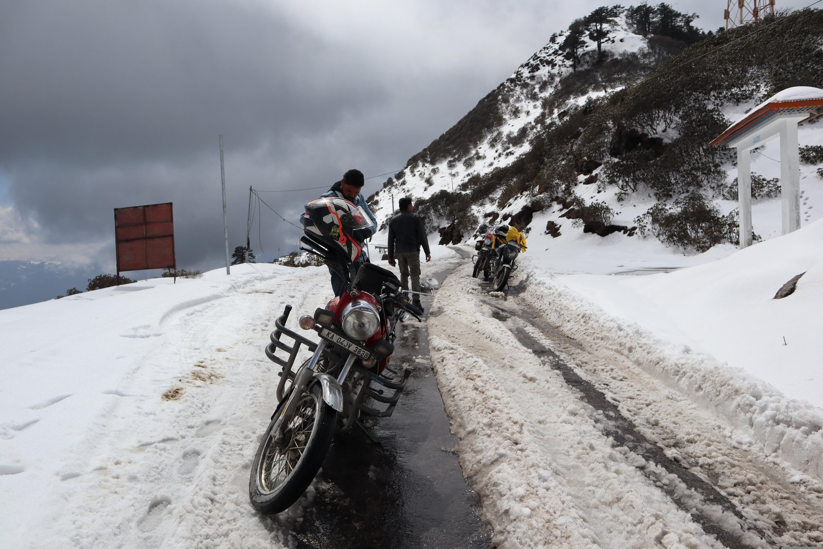 Himalayan mountain landscape for an India hill tour